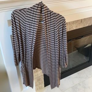 Size M sweater / light brown with black stripes